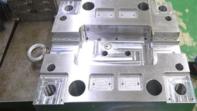 双色模具定制价格多少？揭秘影响价格的关键因素