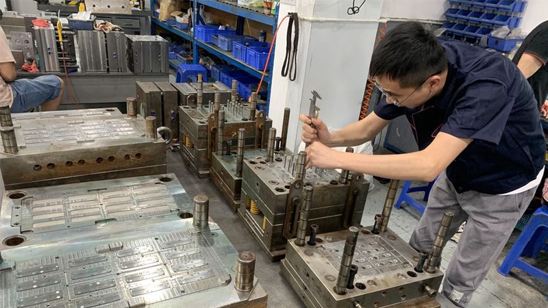 吹塑模具选型关键：精准把握细节，提升生产效率**