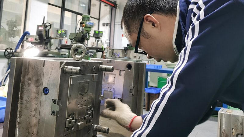 上海汽车模具加工：揭秘高品质模具的诞生之路**