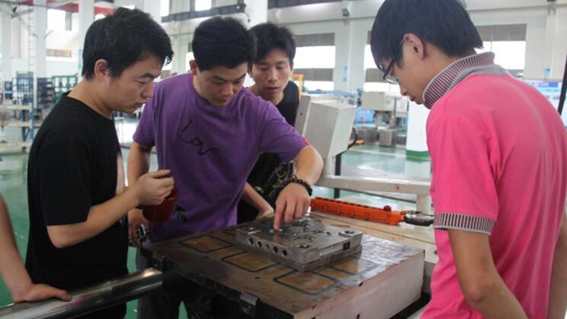 模具配件材质对保养影响解析